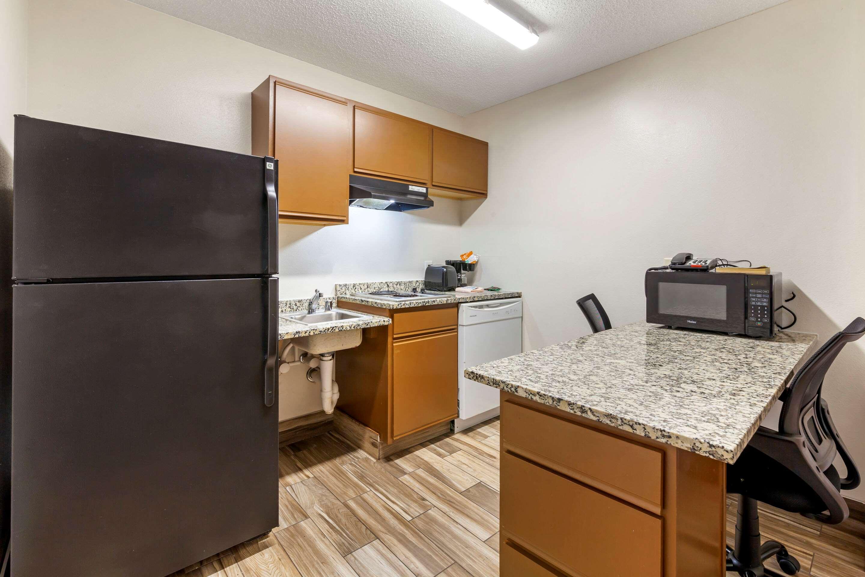 Mainstay Suites Dubuque At Hwy 20 Exterior photo