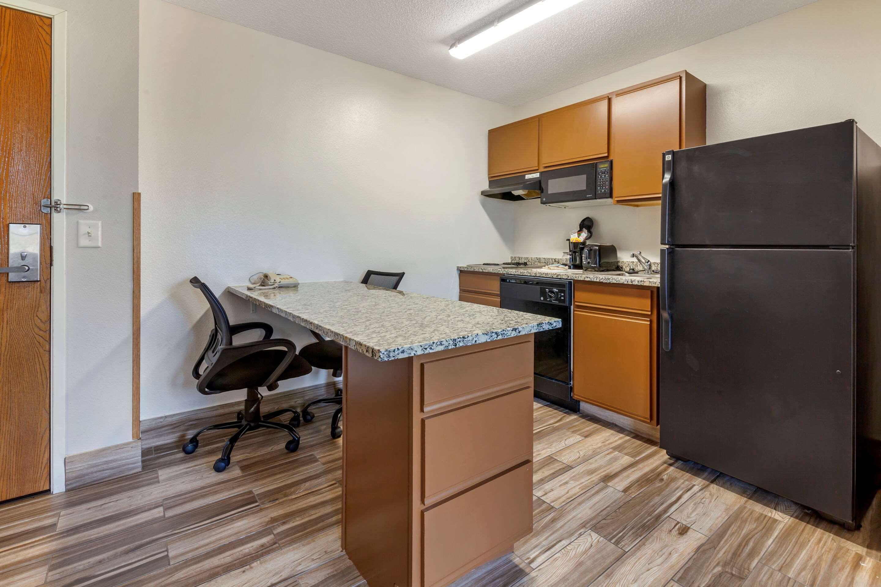 Mainstay Suites Dubuque At Hwy 20 Exterior photo