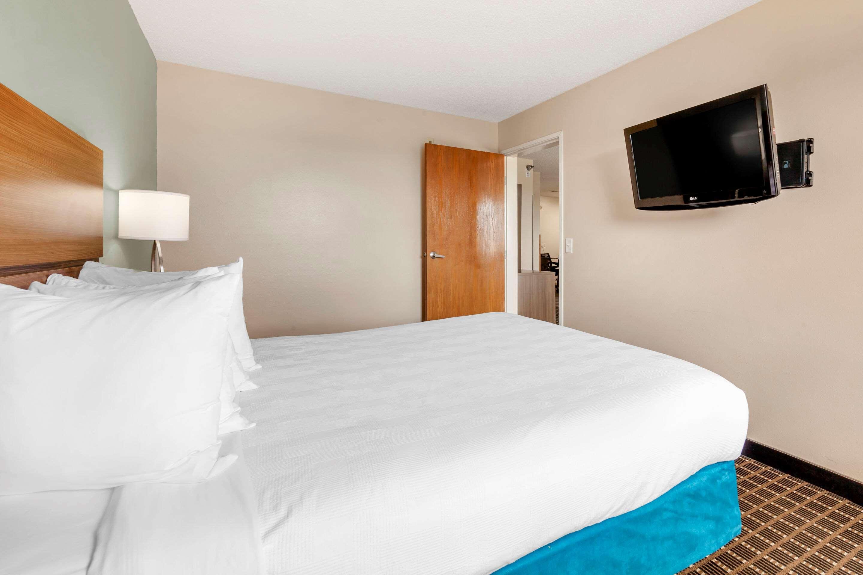 Mainstay Suites Dubuque At Hwy 20 Exterior photo