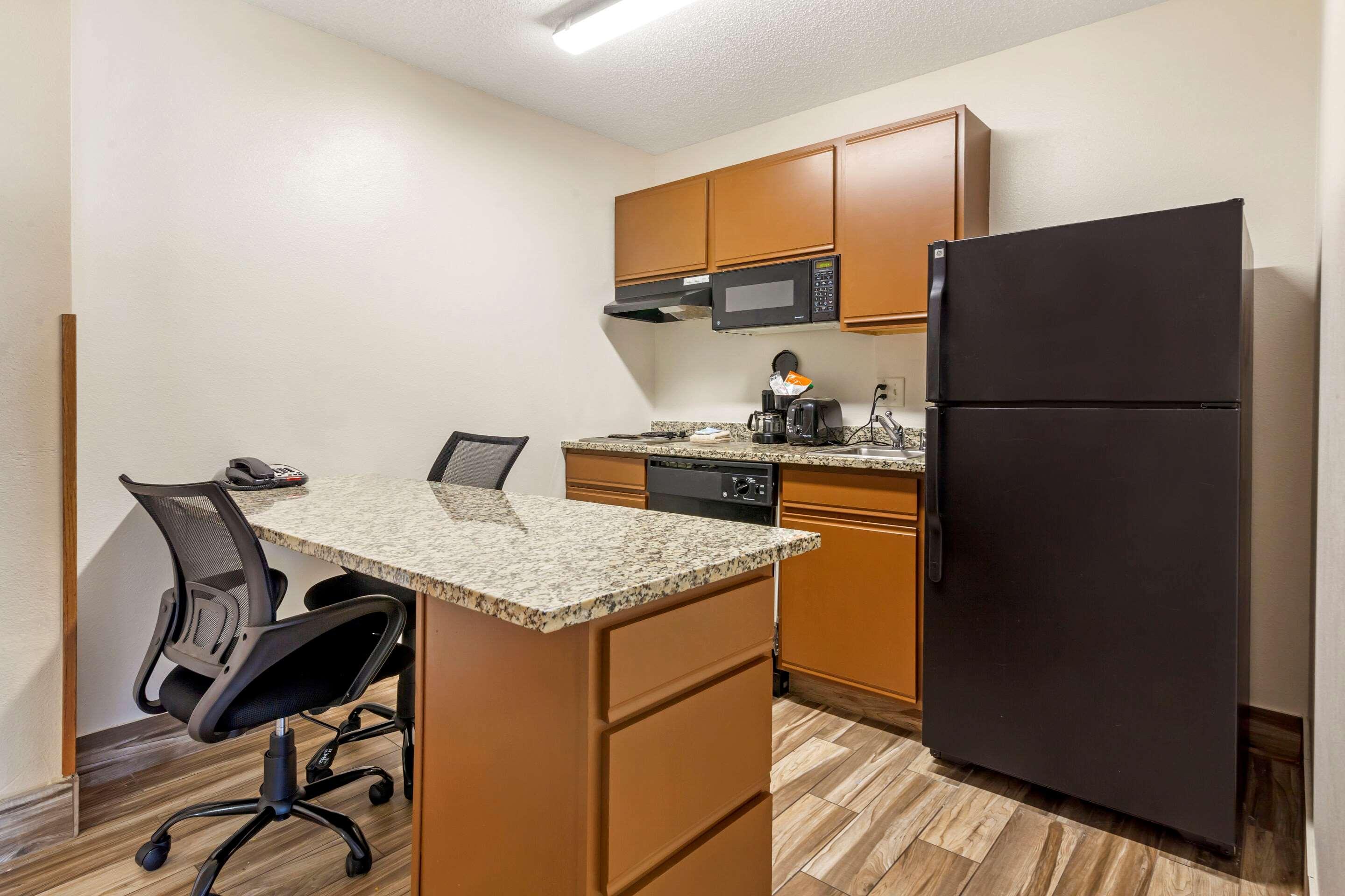 Mainstay Suites Dubuque At Hwy 20 Exterior photo