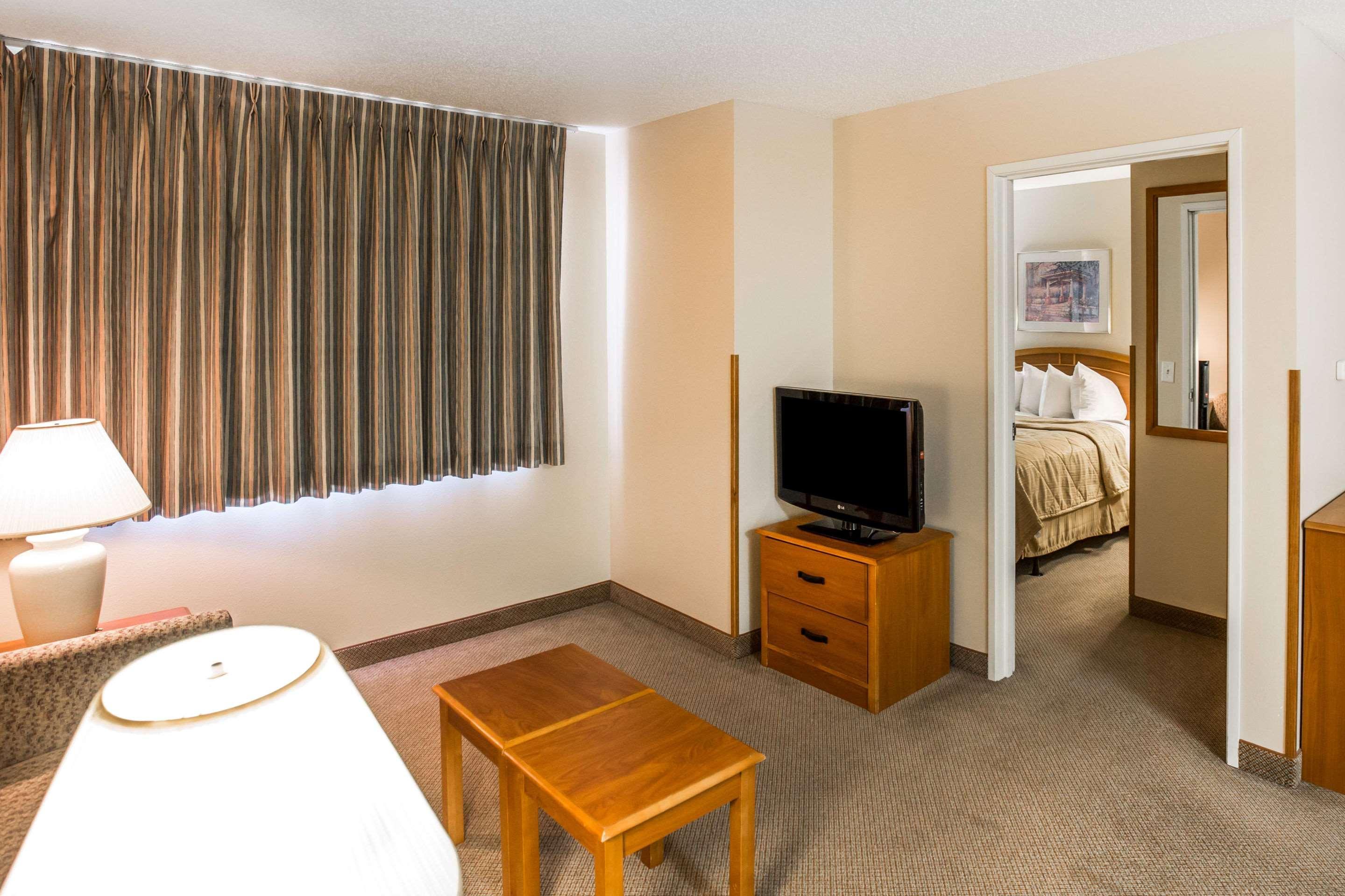 Mainstay Suites Dubuque At Hwy 20 Exterior photo