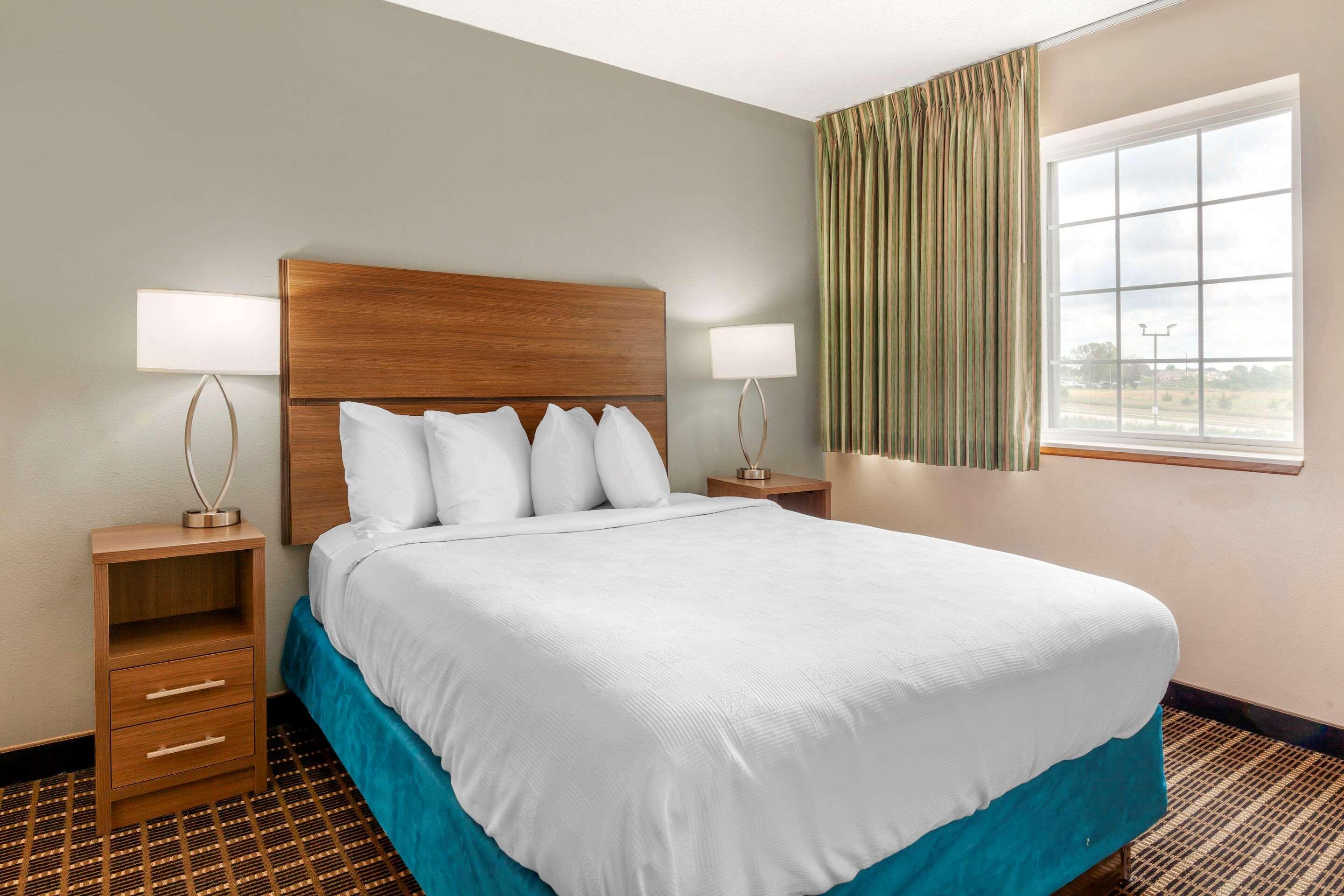 Mainstay Suites Dubuque At Hwy 20 Exterior photo