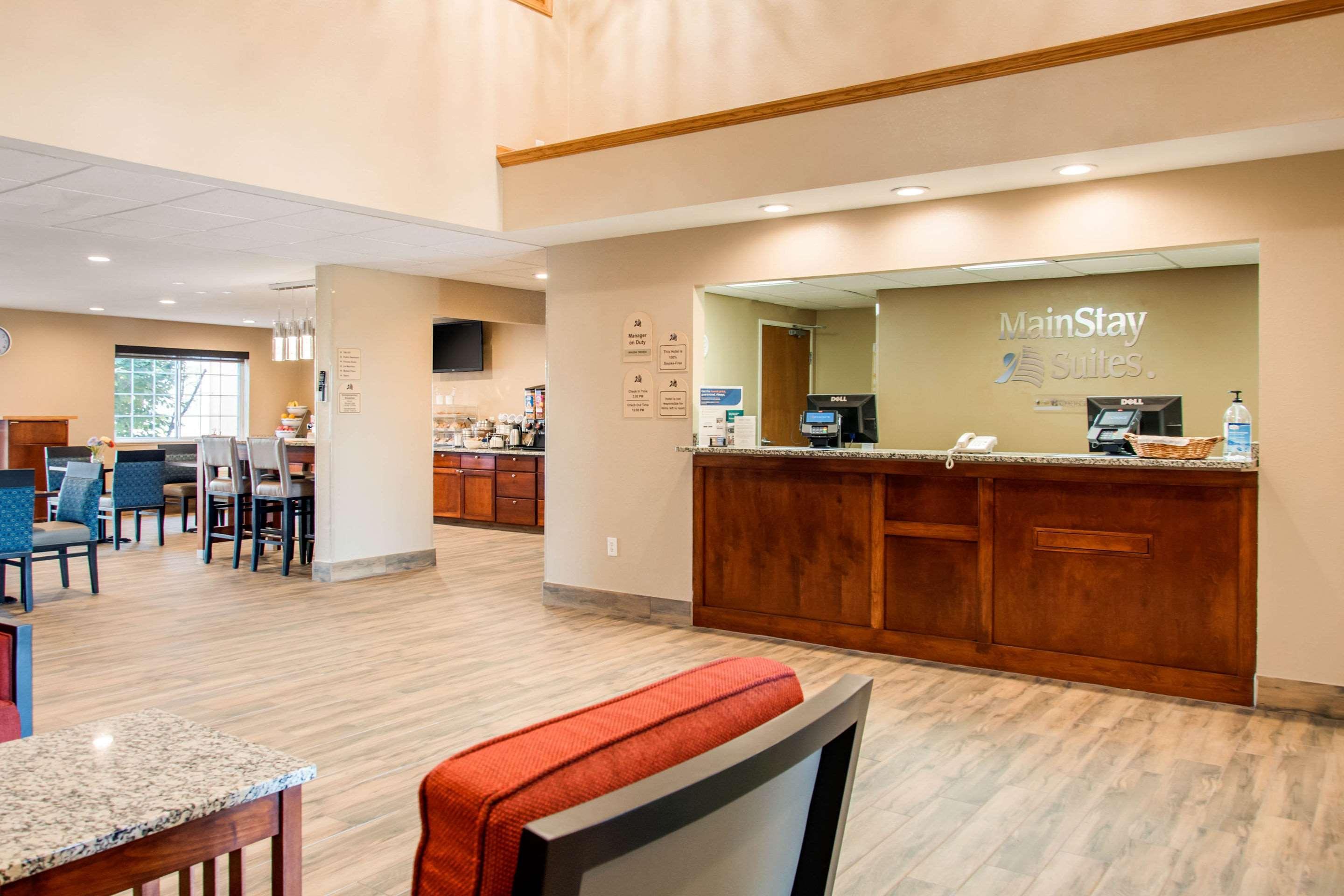 Mainstay Suites Dubuque At Hwy 20 Exterior photo