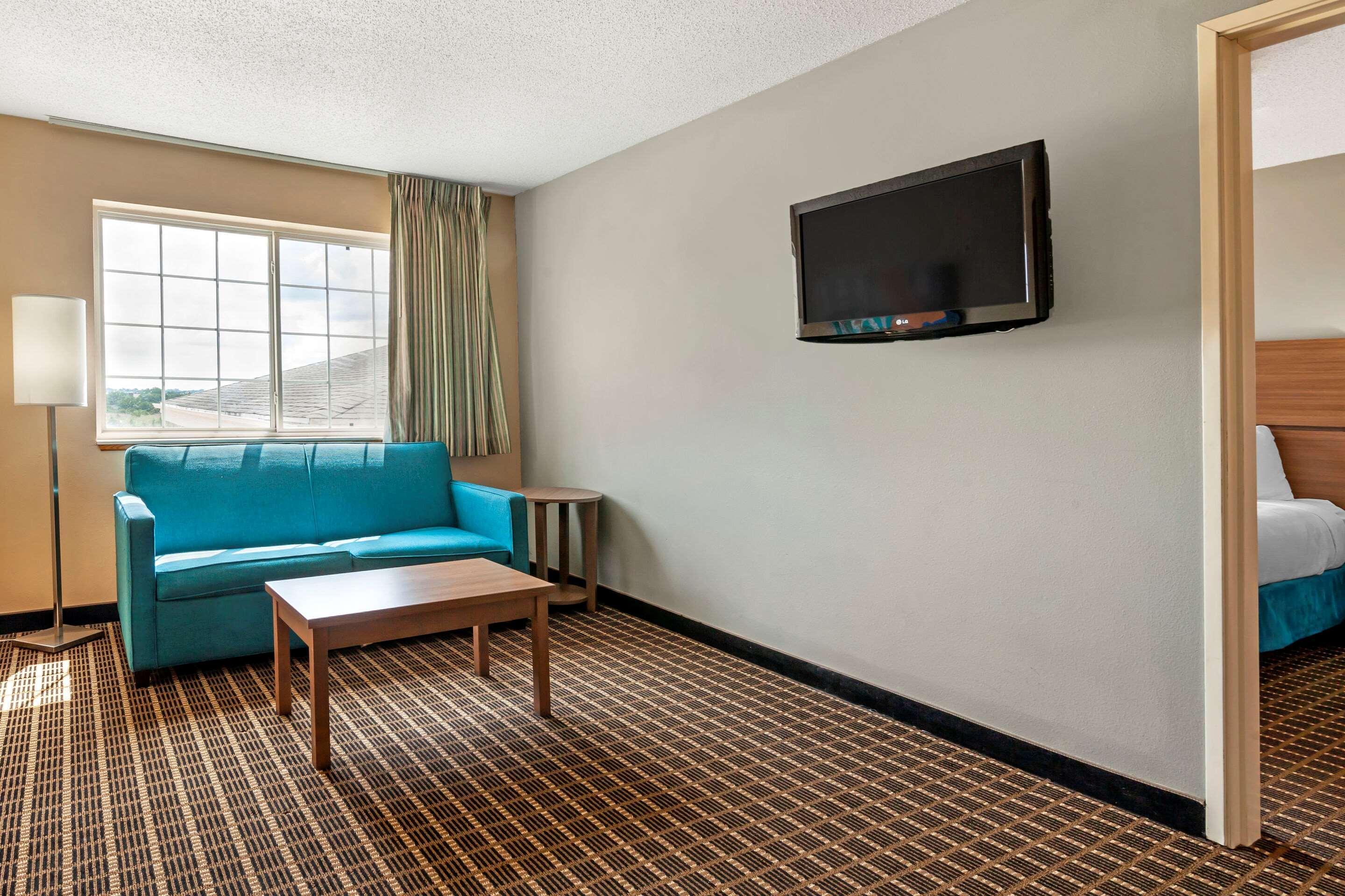 Mainstay Suites Dubuque At Hwy 20 Exterior photo