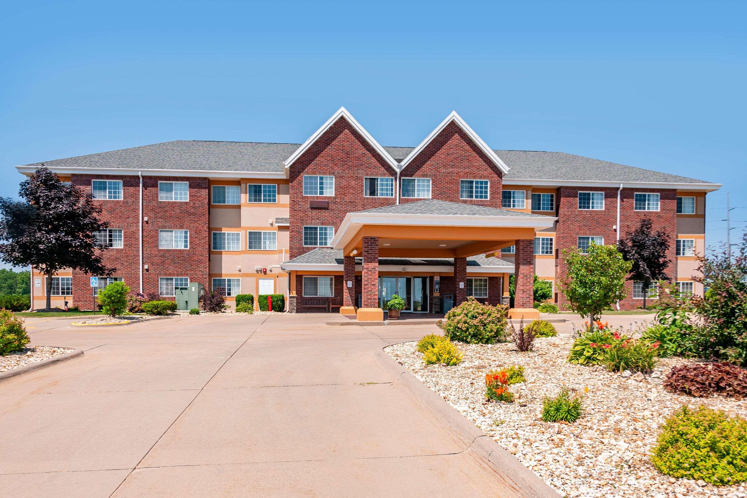 Mainstay Suites Dubuque At Hwy 20 Exterior photo