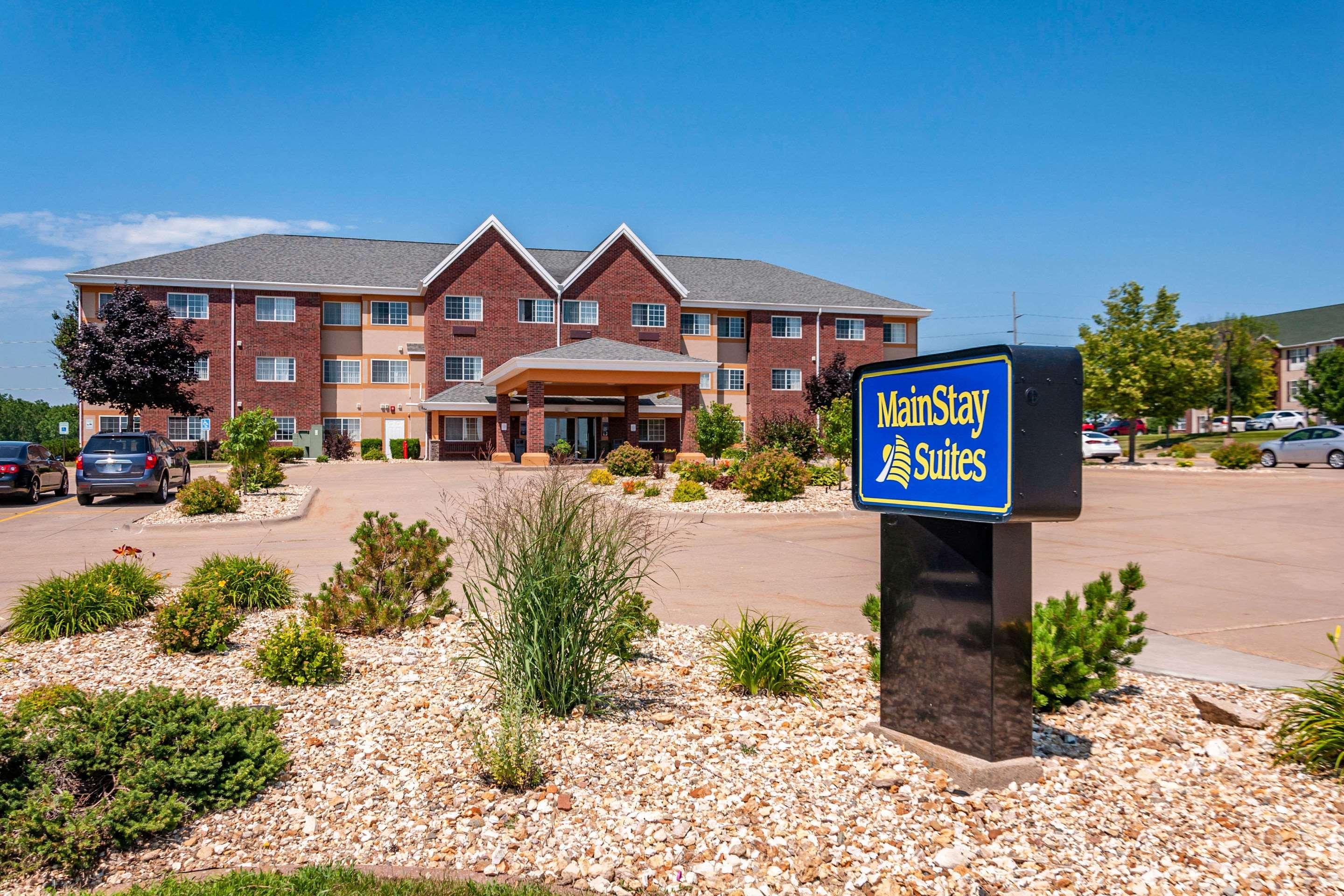 Mainstay Suites Dubuque At Hwy 20 Exterior photo
