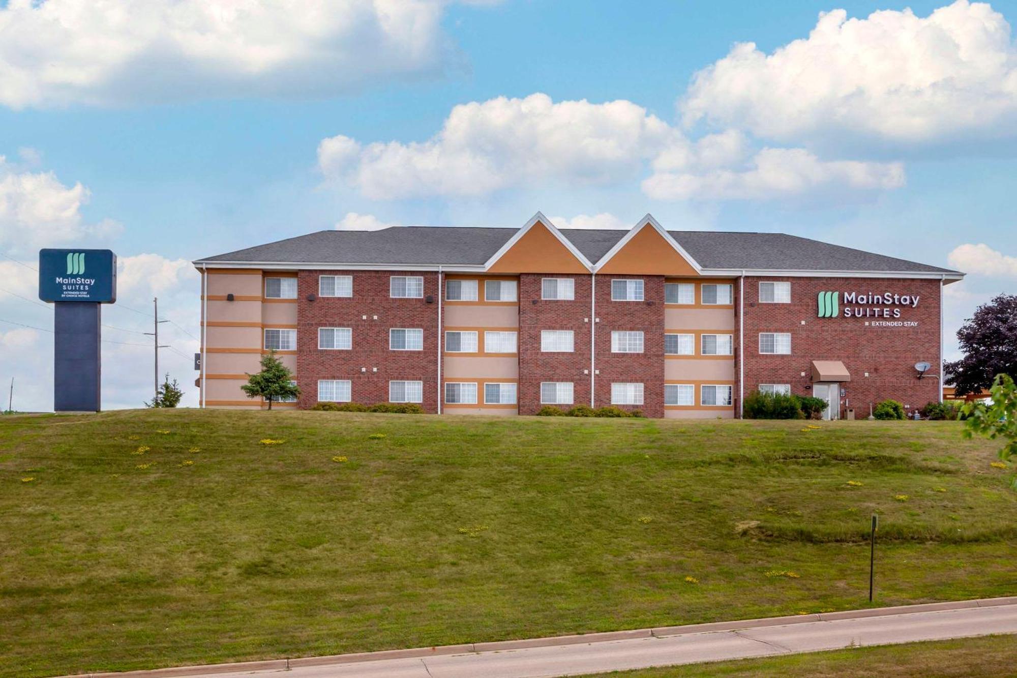 Mainstay Suites Dubuque At Hwy 20 Exterior photo