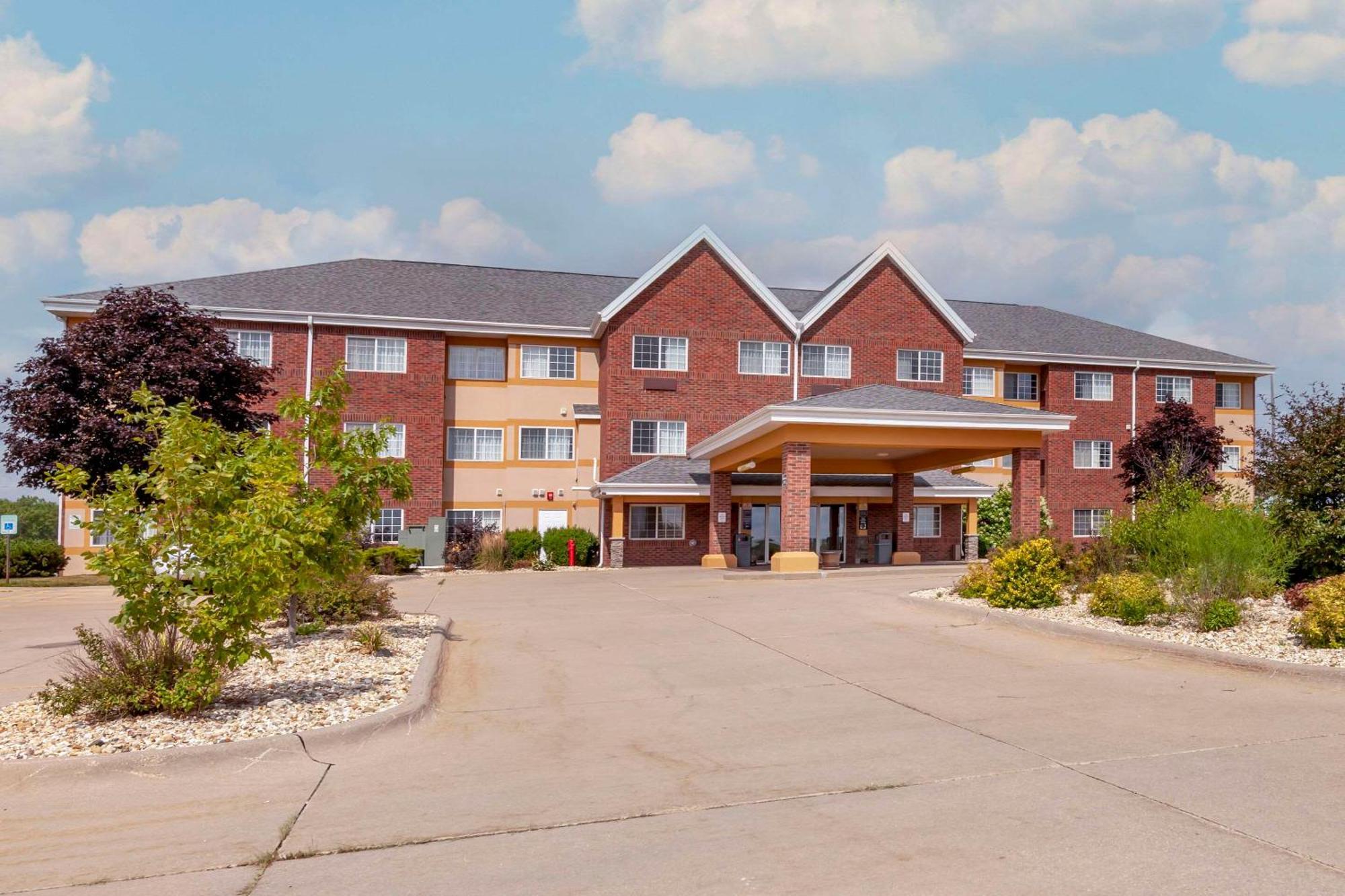Mainstay Suites Dubuque At Hwy 20 Exterior photo