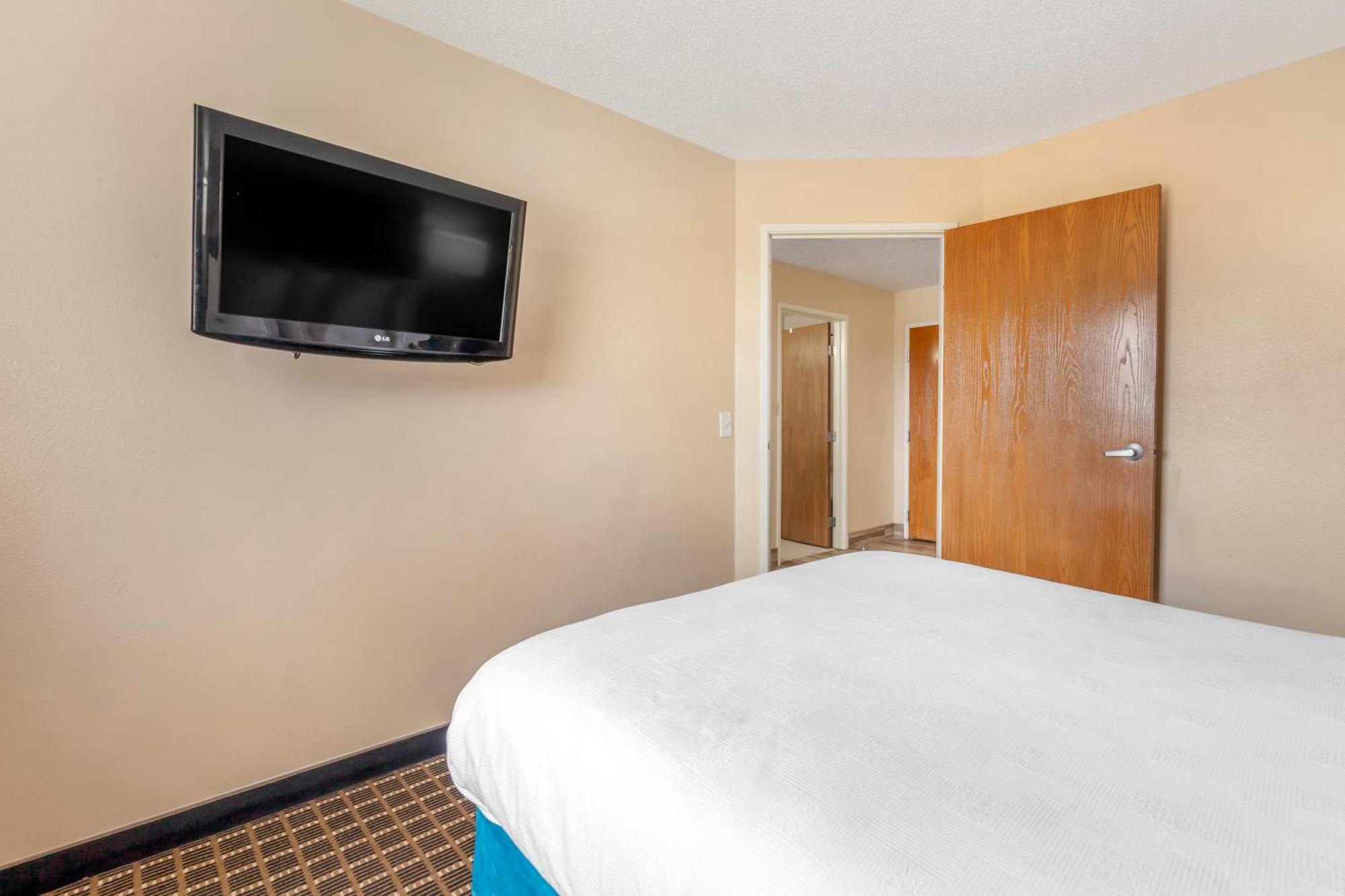 Mainstay Suites Dubuque At Hwy 20 Exterior photo