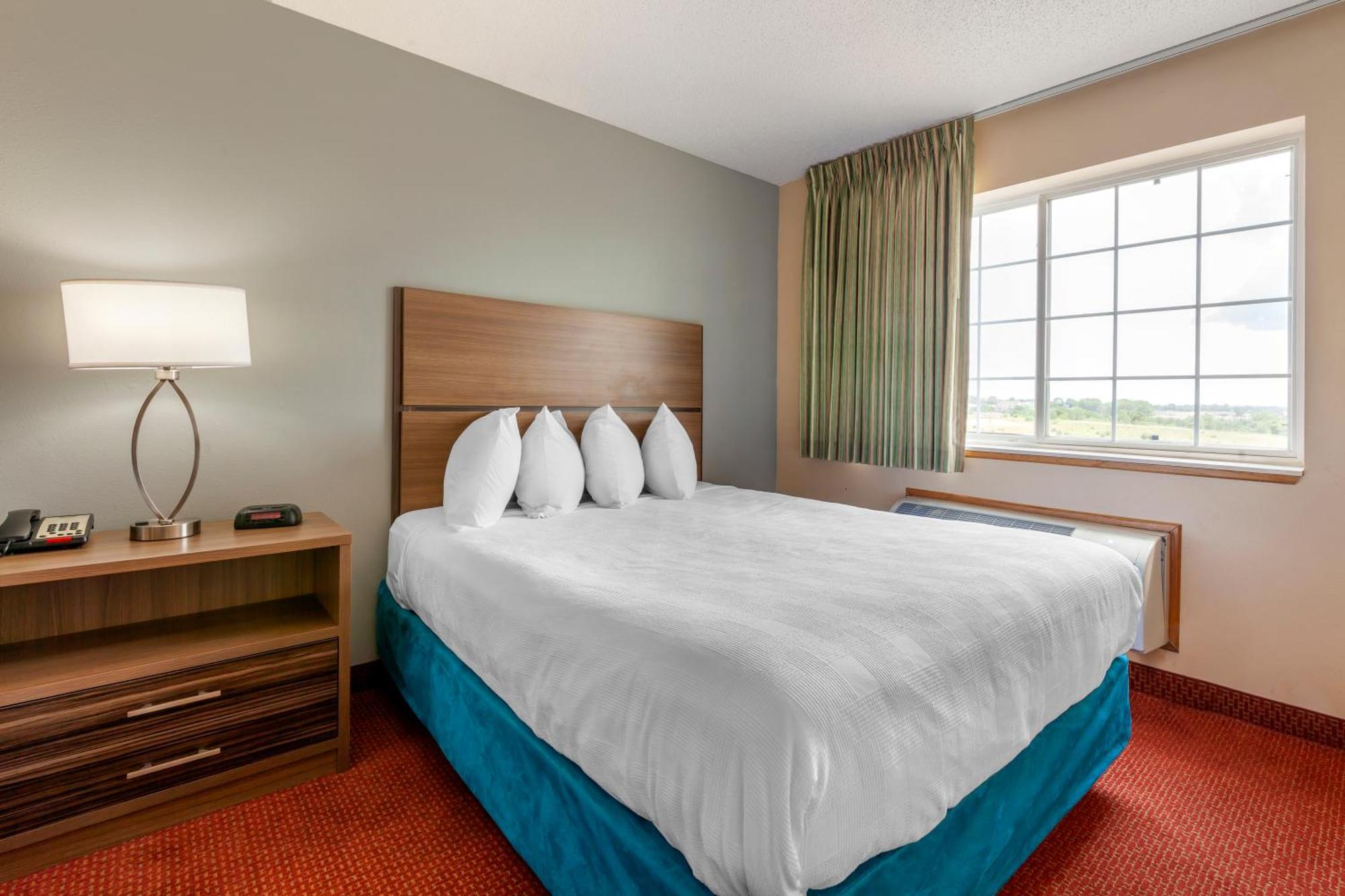Mainstay Suites Dubuque At Hwy 20 Exterior photo