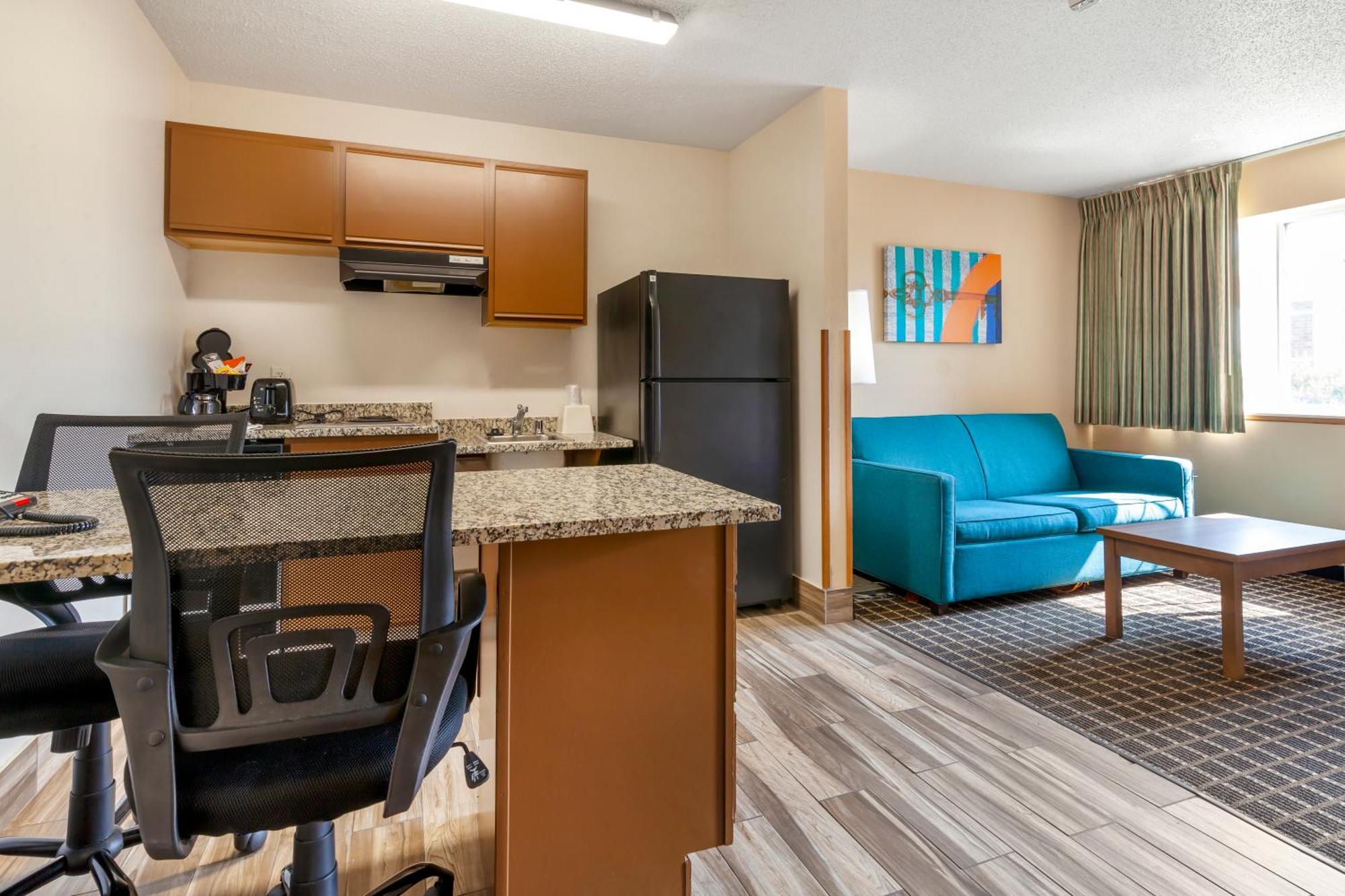 Mainstay Suites Dubuque At Hwy 20 Exterior photo