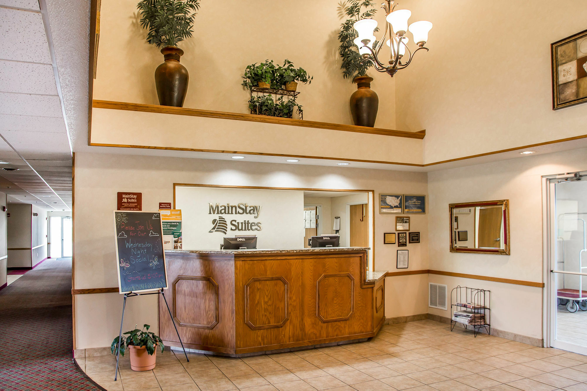 Mainstay Suites Dubuque At Hwy 20 Exterior photo