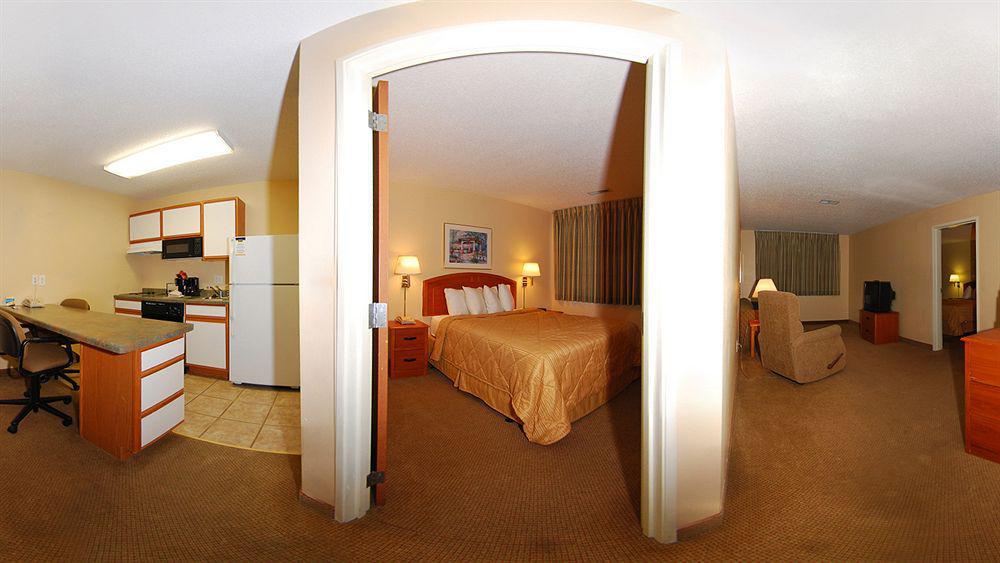 Mainstay Suites Dubuque At Hwy 20 Exterior photo